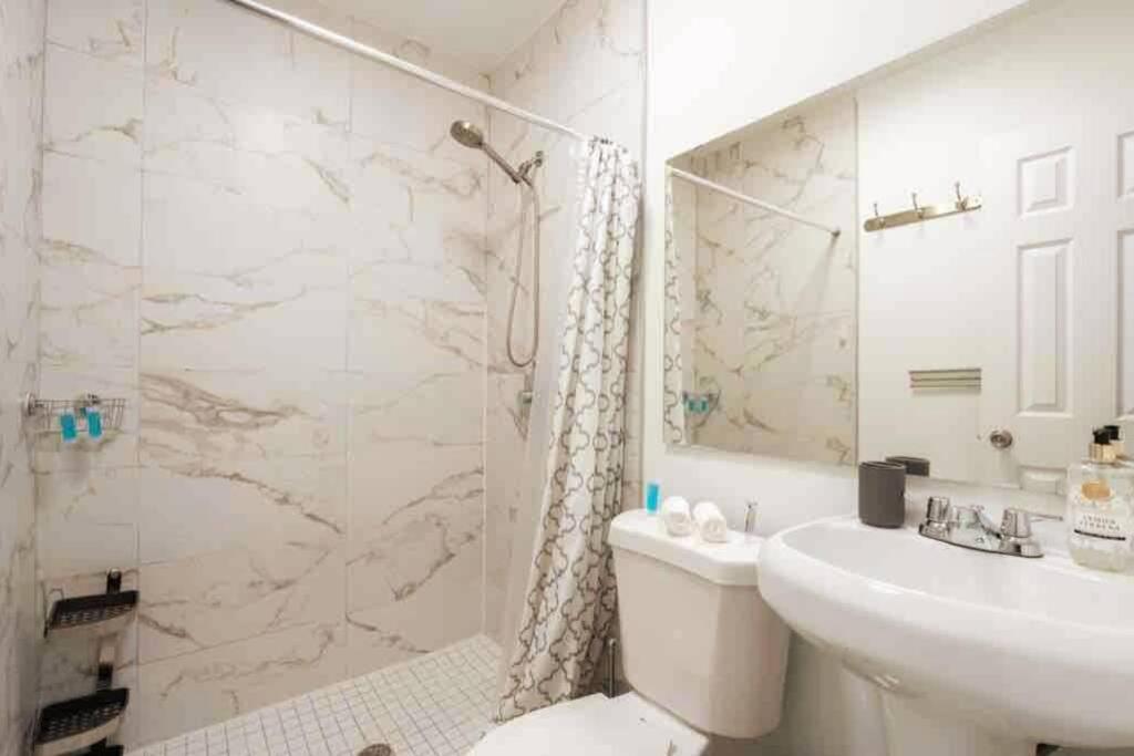 Retreat To Luxury / 4br/ Bbq / Courtyard/parking Casa vacanze *